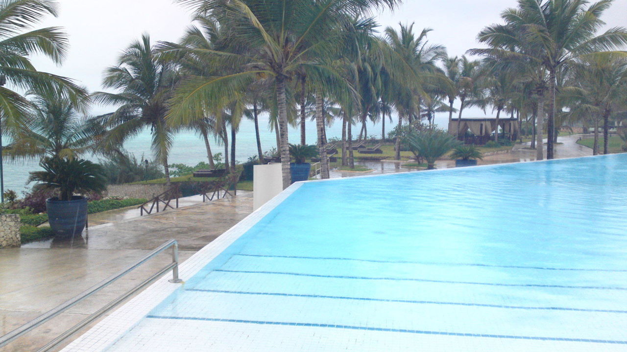 "Swimming pool" Hotel Melia Zanzibar (Kiwengwa Beach) • HolidayCheck