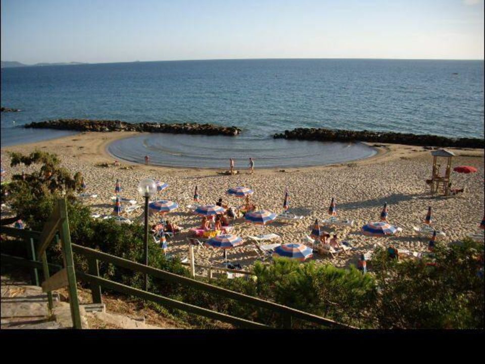 "Strand mit Wellenbrecher" Hotel Golfo Del Sole (Follonica