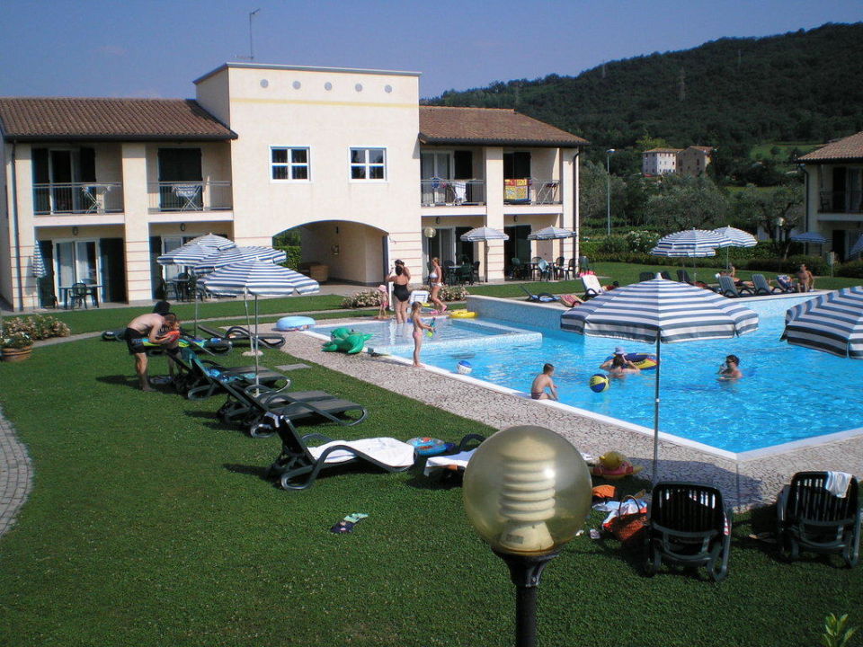 Poolanlage Im Garten Residence Corte Delle Rose Garda