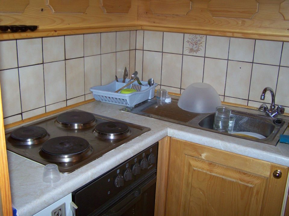 "Enge Küche ohne Fenster " Ferienwohnungen Familie