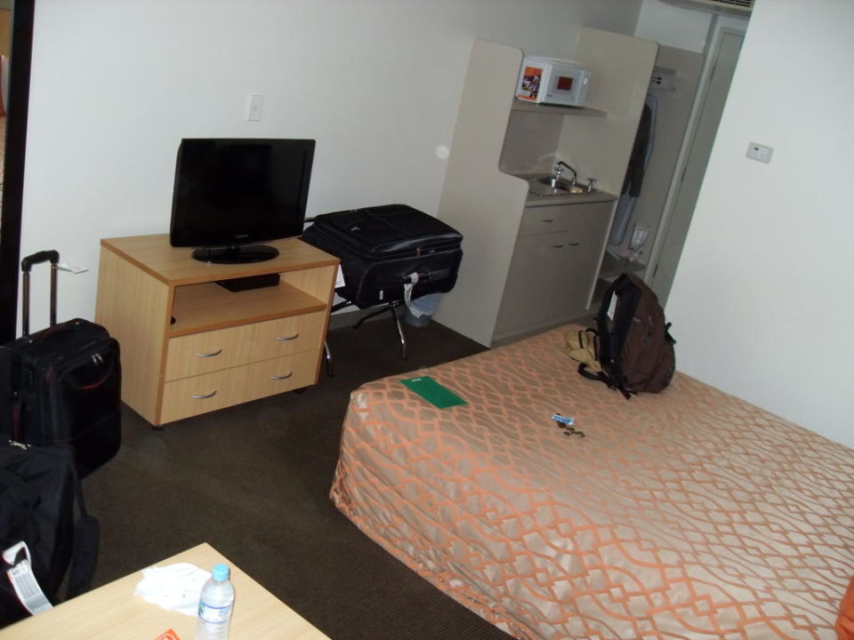 Kuche Und Fernseher Im Doppelzimmer Travelodge Hotel Sydney Sydney Holidaycheck New South Wales Australien