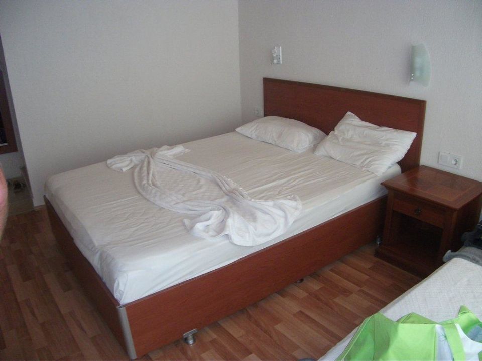 Die Lage des Hotels ist sehr gut, die Zimmer sind sehr sauber und sauber. sexy alte Männer Pornos