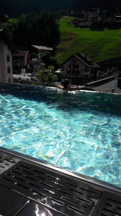 Infinity Pool Auf Dem Dach Die Berge Lifestyle Hotel Solden Holidaycheck Tirol Osterreich