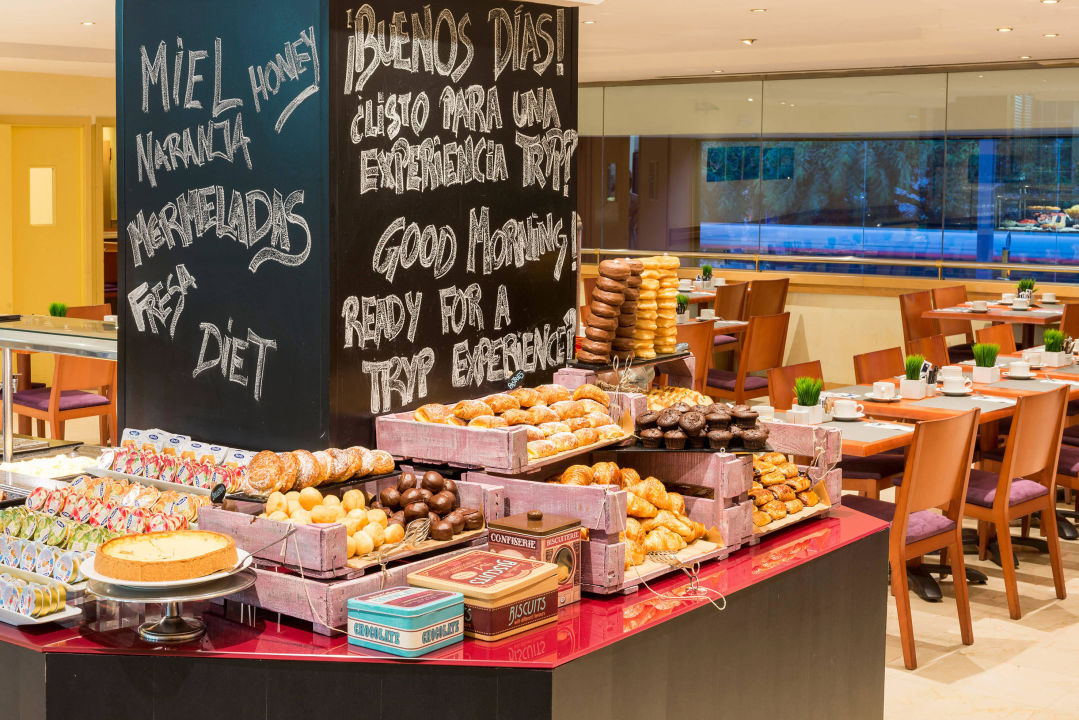 "BREAKFAST BUFFET" TRYP Barcelona Apolo Hotel (Barcelona