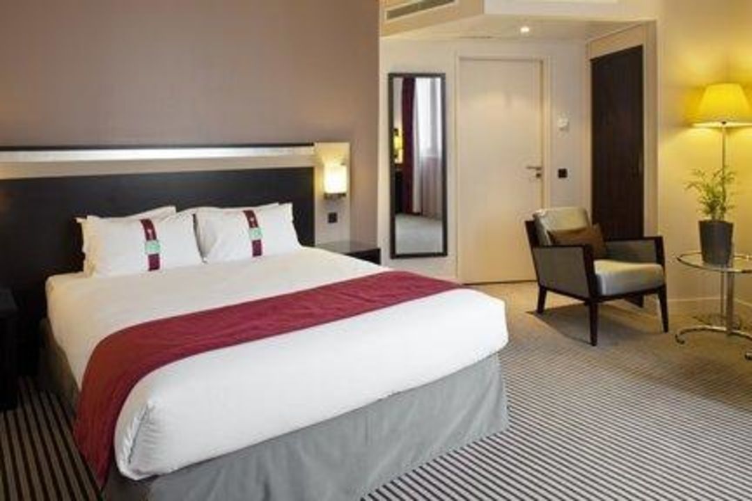 Executive Room With Free Drinks In Mini Bar Hotel Holiday