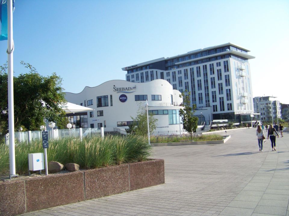 "Das Seebad/Nivea Haus und das aja" aja Warnemünde. Das