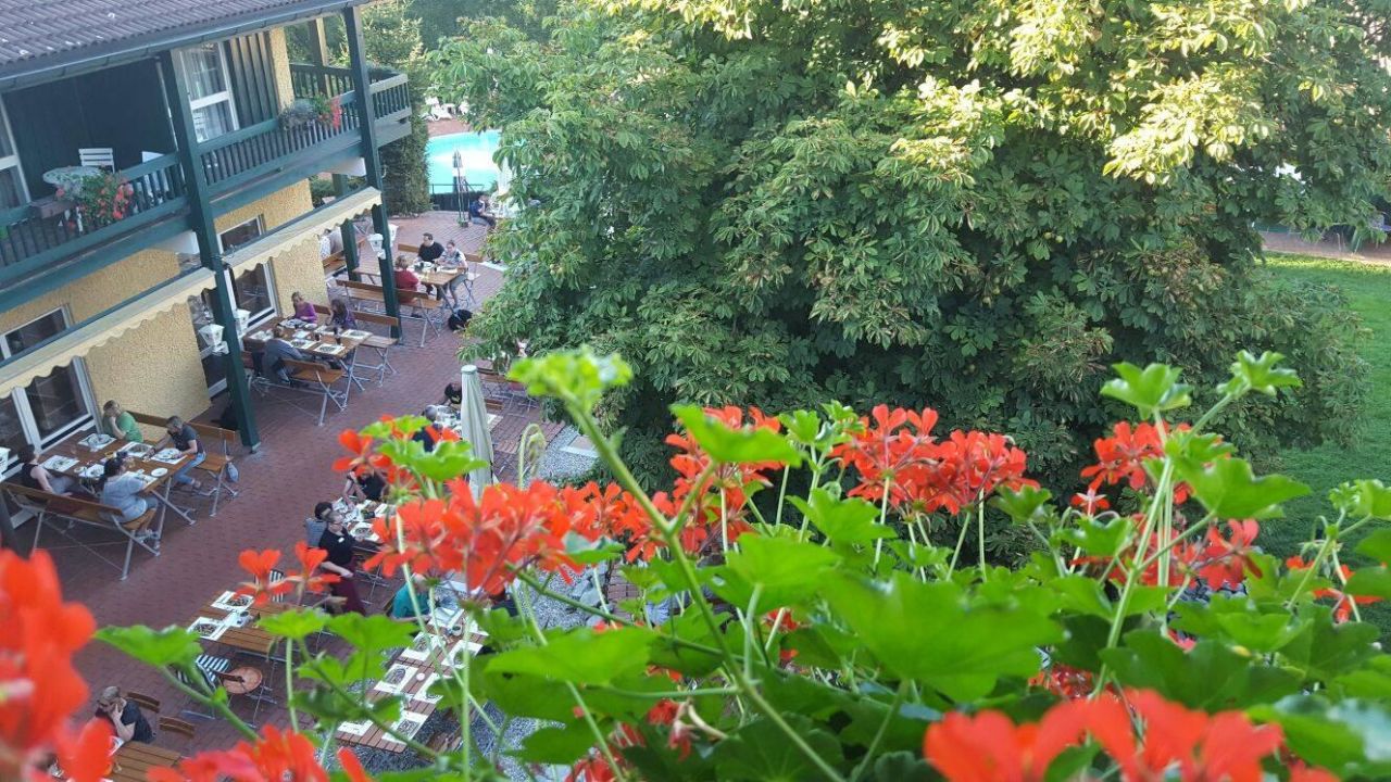 Sicht Auf Die Schone Garten Terrasse Seehotel Moldan