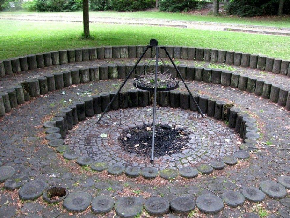 "Grill und Lagerfeuerstelle im Außengelände