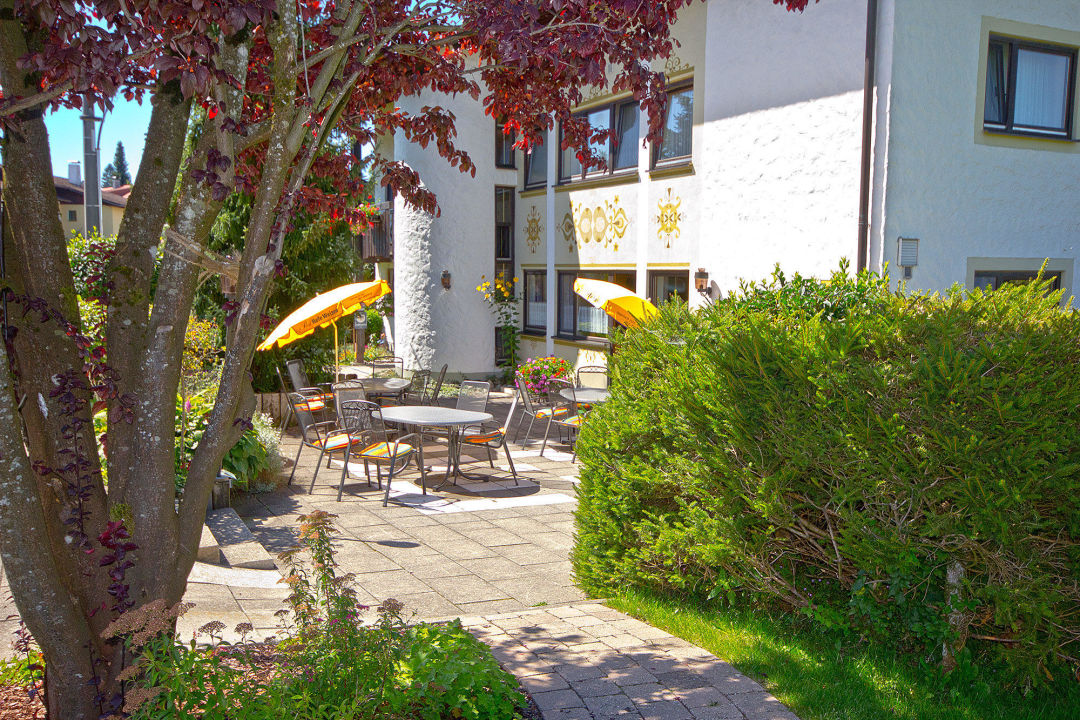 "Frühstücksterrasse, Biergarten, Gartenschach" Hotel ...