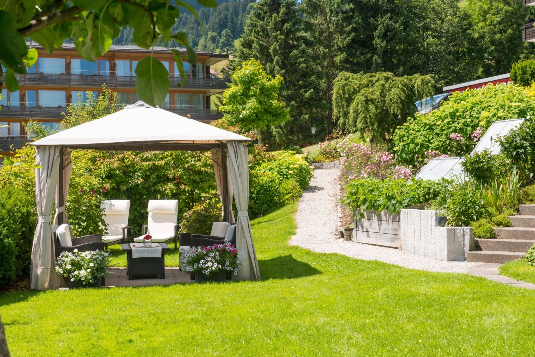 "Gemütliche Ruheplätze im Garten" Gästehaus Büchele (Hirschegg