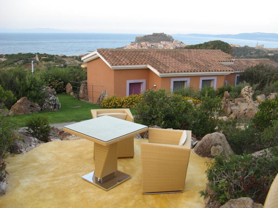 "Sitzplatz im Garten mit Ausblick" Bajaloglia Resort ...