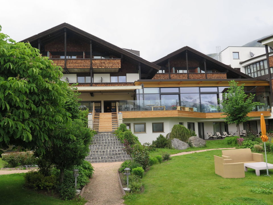 "Hinter dem Haus - Garten" Garberhof (Malles Venosta ...