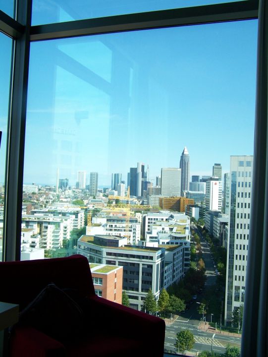 Seitliche Aufnahme Vom Bett Radisson Blu Hotel Frankfurt Frankfurt Am Main Holidaycheck Hessen Deutschland