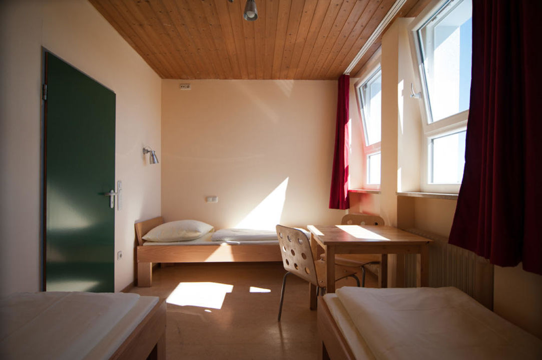 Dreibettzimmer Mit Dusche Wc Hostel Haus International Munchen