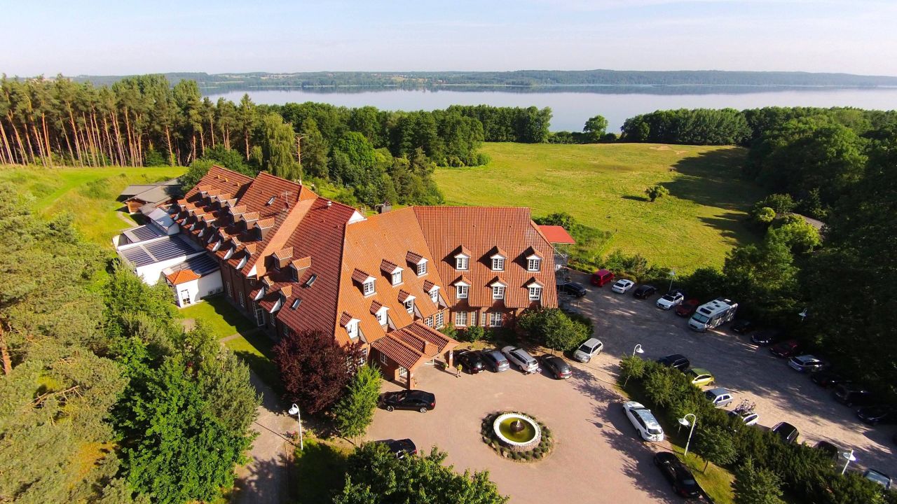 "Luftaufnahme" Hotel Bornmühle (Groß Nemerow) * HolidayCheck