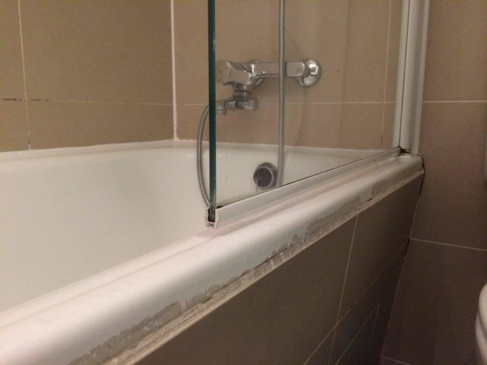 "Die Badewanne, alt und undicht" Wyndham Berlin Excelsior ...