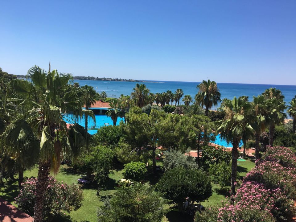 "Blick vom Zimmer auf die Pool- und Gartenanlage" Hotel Defne Star