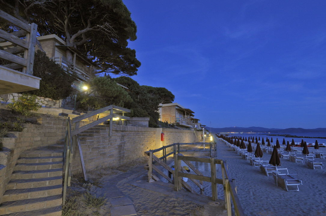 "Night wiew" Hotel Golfo Del Sole (Follonica) • HolidayCheck (Toskana