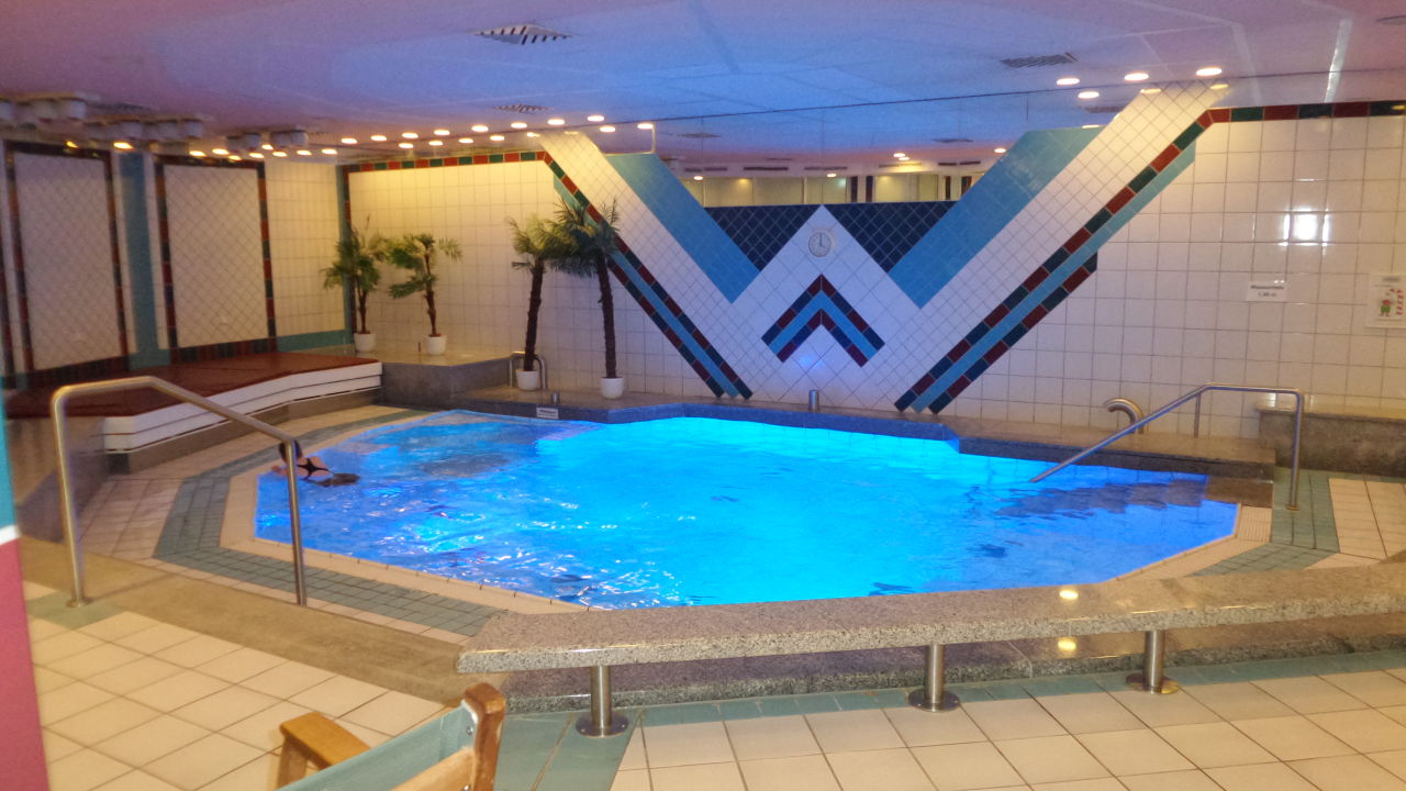 "Pool" Dorint Hotel Dresden (Dresden) • HolidayCheck (Sachsen