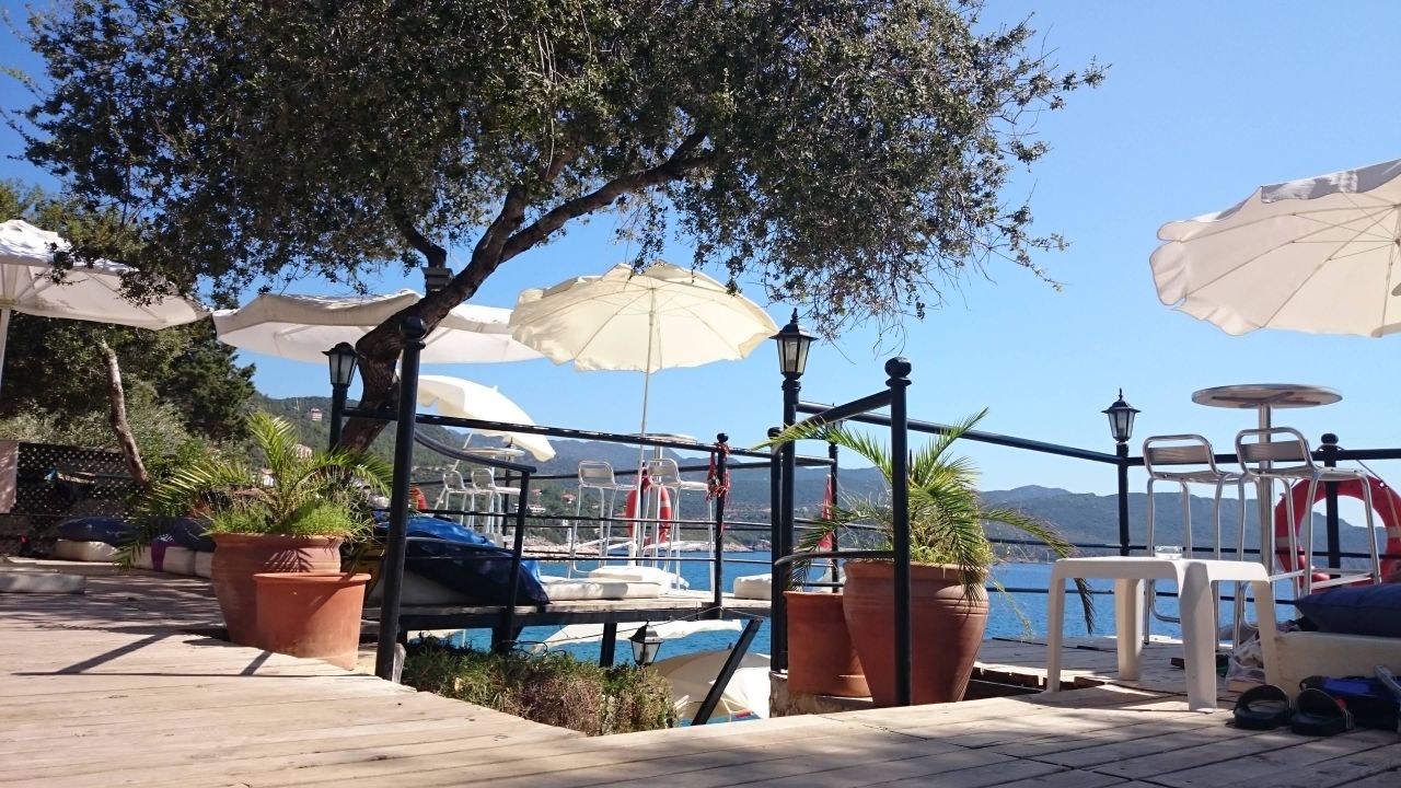 Platfromu Ve Manzarasi Picture Of Leymona Beach Restaurant Bar Kas Tripadvisor