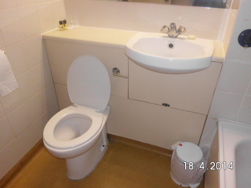"Badezimmer / Klo ohne Fenster" Travelodge Baldock Hinxworth (Baldock