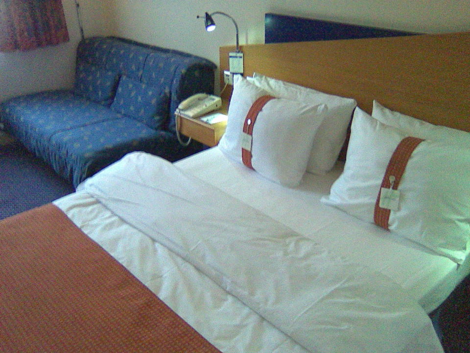 "Doppelbett und Sitzcouch" Holiday Inn Express Köln ...