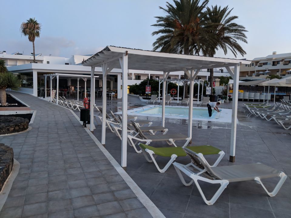 "Pool" Hotel Santa Rosa (Costa Teguise) • HolidayCheck (Lanzarote