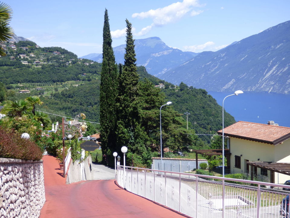 "Auffahrt" Piccola Italia Resort (Tremosine sul Garda) • HolidayCheck