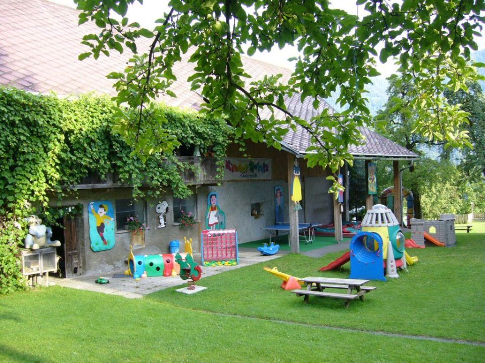 &quot;Spielbereich im Garten&quot; nawu�s Kinderhotel (Hermagor