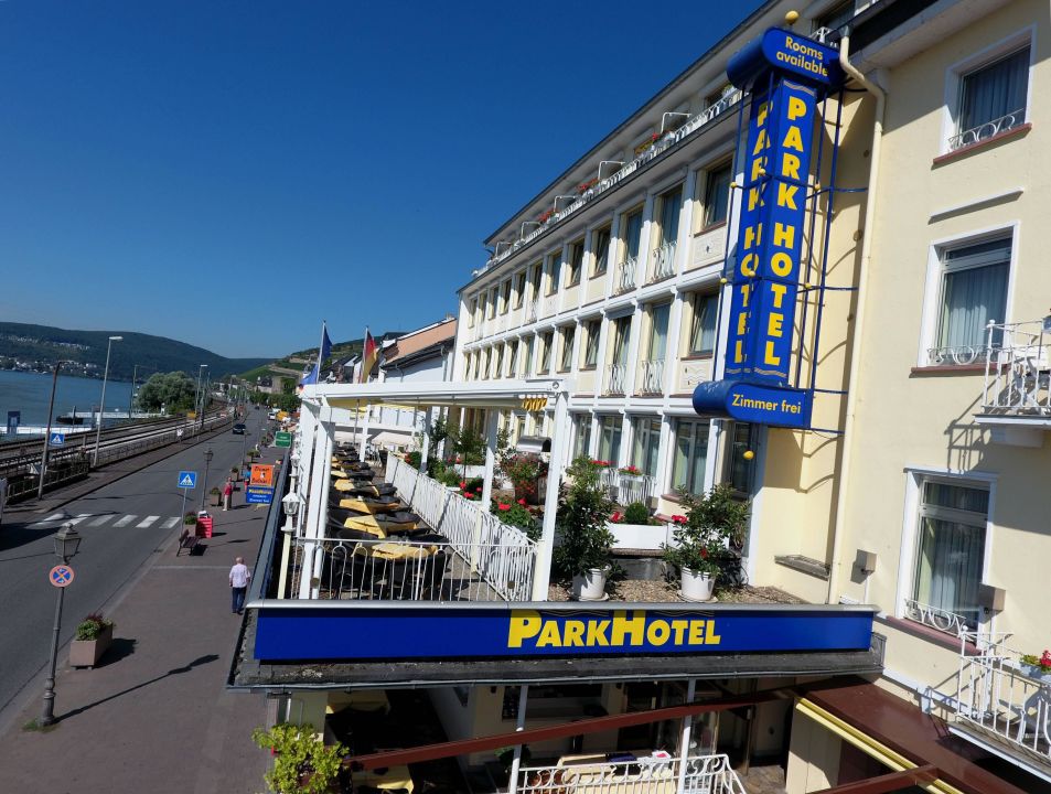 Terrasse Mit Direktem Rheinblick Parkhotel Rudesheim Rudesheim Am Rhein Holidaycheck Hessen Deutschland