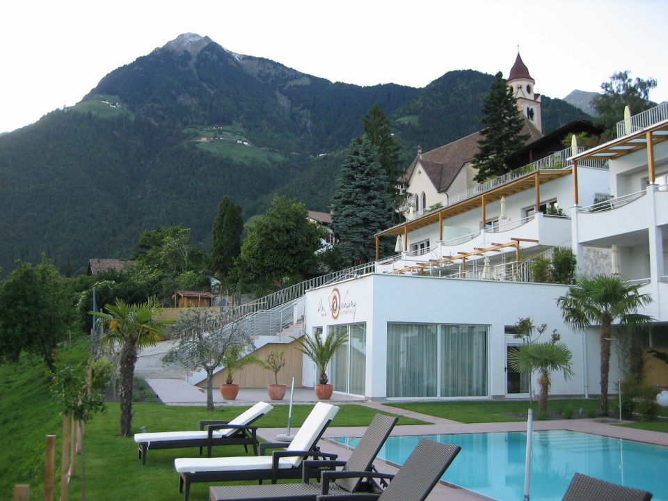 Anlage Mit Blick Auf Hochmut Panoramahotel Am Sonnenhang Tirolo Dorf Tirol Holidaycheck Sudtirol Italien