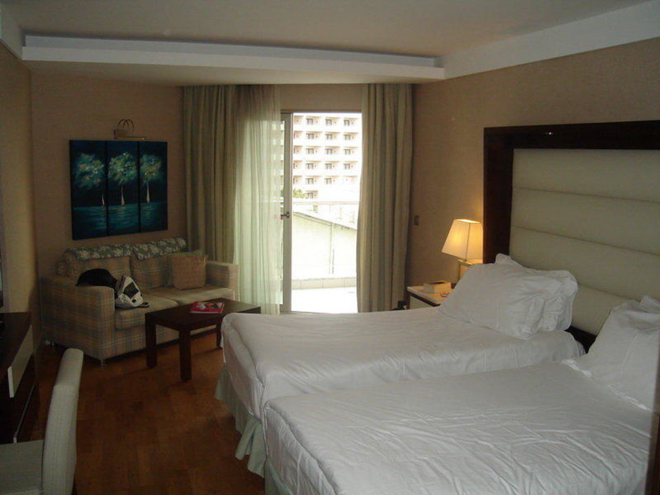 Zimmeransicht Deluxe Zimmer Ramada Plaza Antalya Antalya