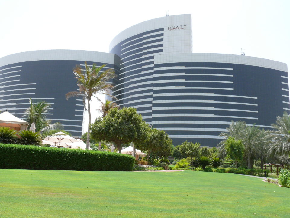 "Blick von der Gartenlandschaft" Hotel Grand Hyatt Dubai (Dubai