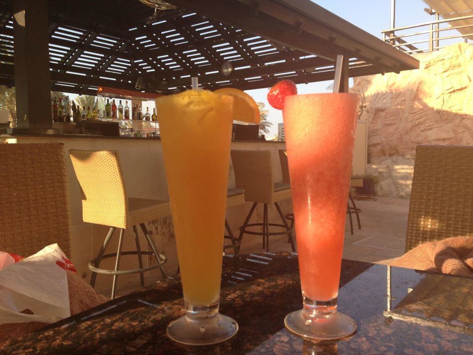 "Drinks Poolbar" The Westin Dubai Mina Seyahi Beach Resort & Marina