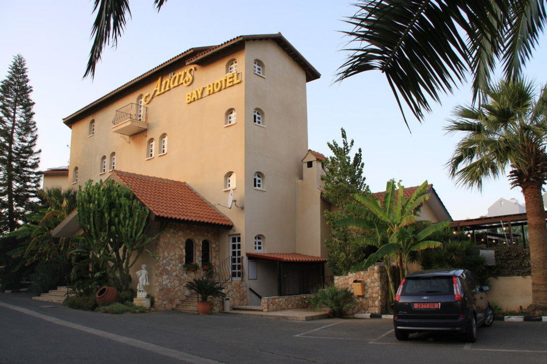 Minimalist Anais Bay Hotel And Apartments 