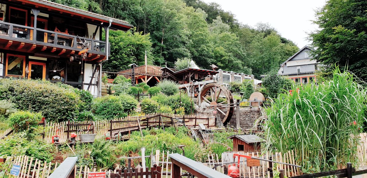 "Gartenanlage" Hotel Wambacher Mühle (Schlangenbad) • HolidayCheck