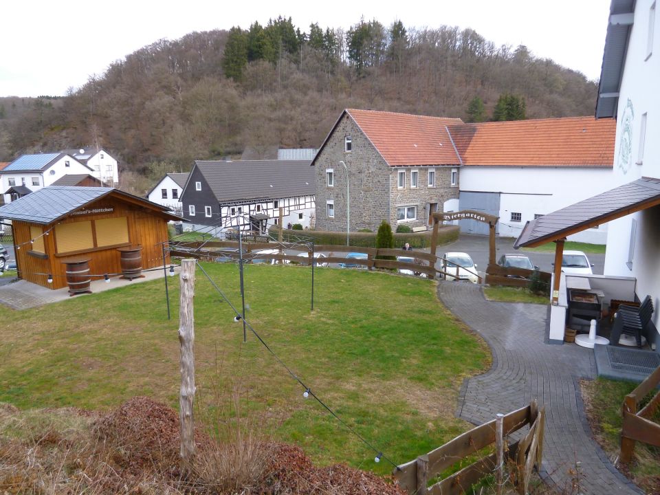 "Biergarten" Haus Wiesengrund (Hallenberg) • HolidayCheck