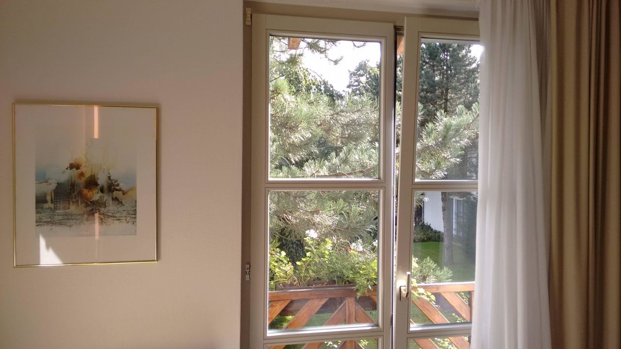 "Französisches Fenster mit kleinem Austritt" Landhotel