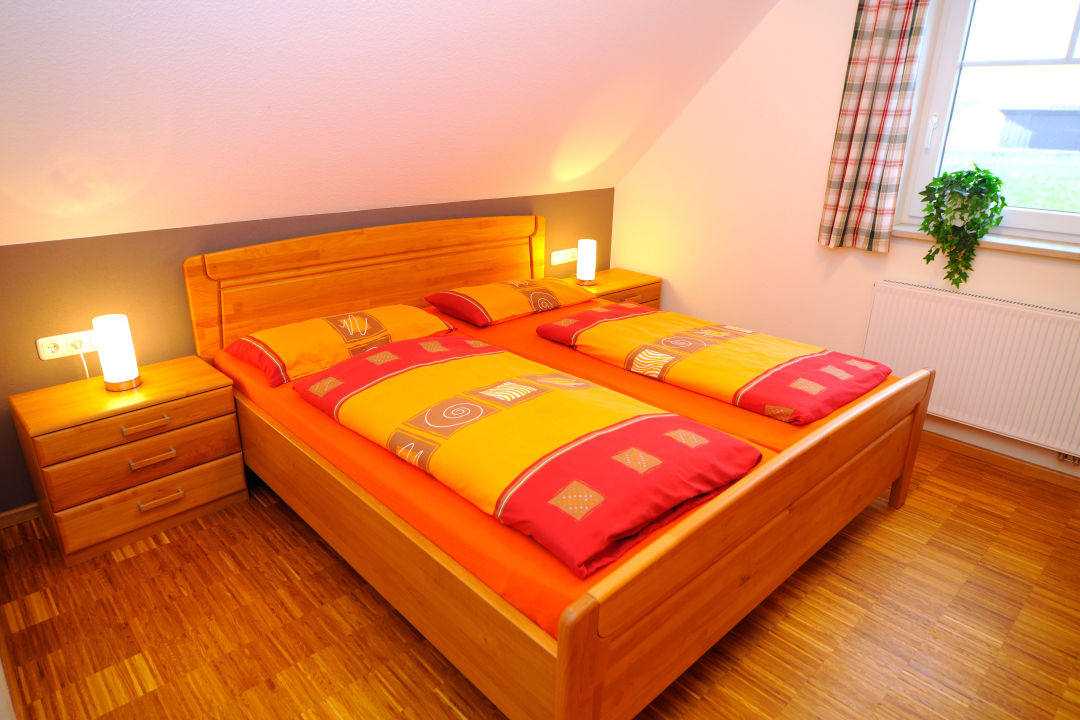 "Schlafzimmer 1 Löschenholz" Ferienhof Gögelein (Herrieden