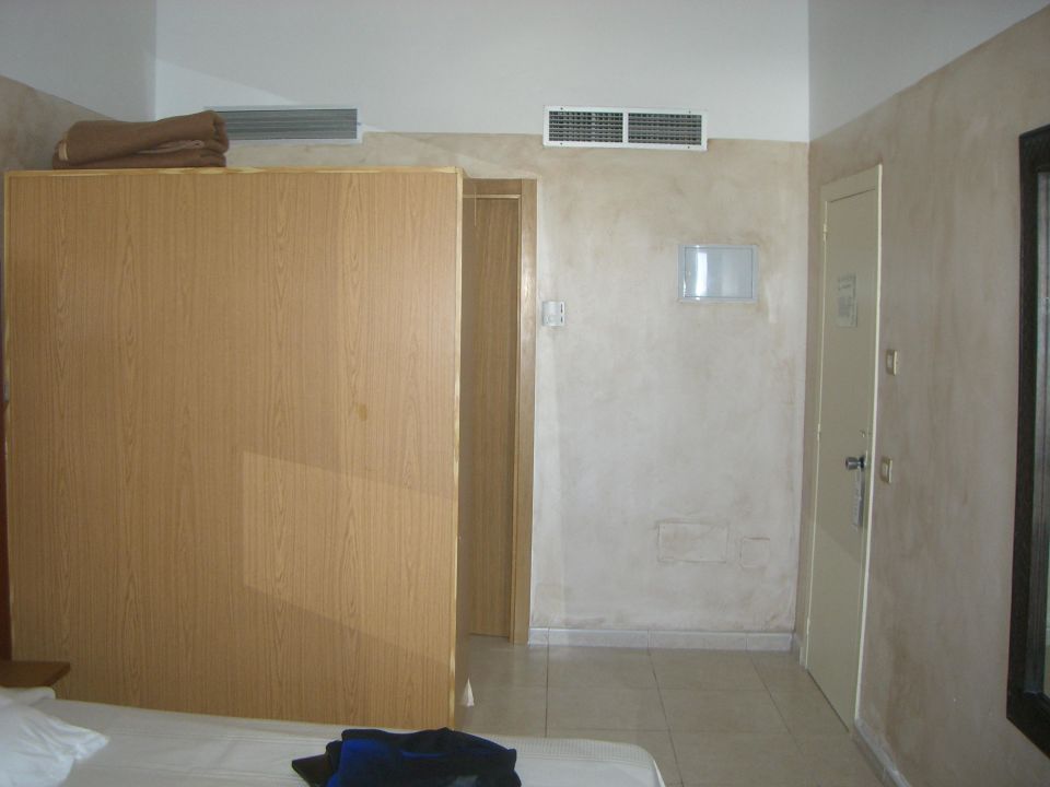 "Schrank als Raumteiler" FERGUS Style Bahamas (Playa d'en Bossa