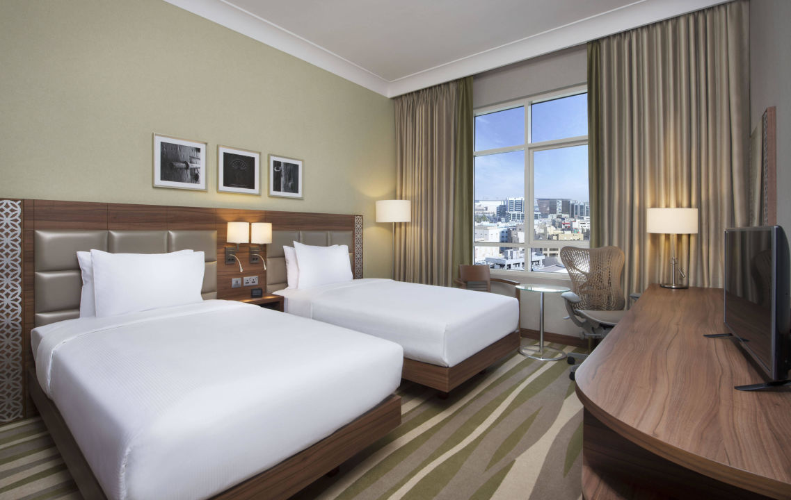 "Twin guest room" Hilton Garden Inn Dubai Al Muraqabat (Dubai
