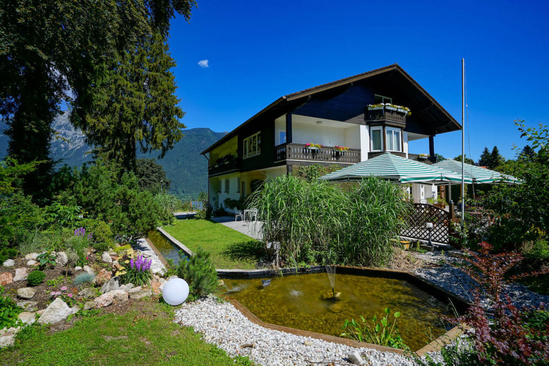 "Unser großer Garten mit Teich und Ausblick" Villa Sonnenhof Boutique