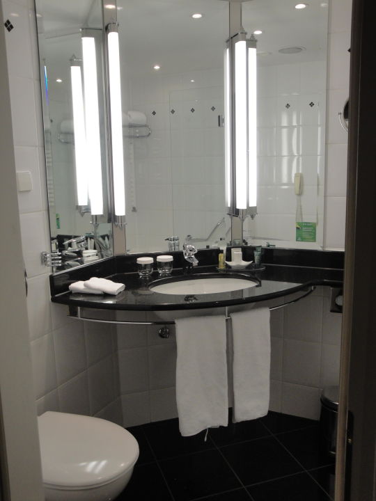 Badezimmer Waschtisch Hilton Berlin Berlin Mitte Holidaycheck Berlin Deutschland