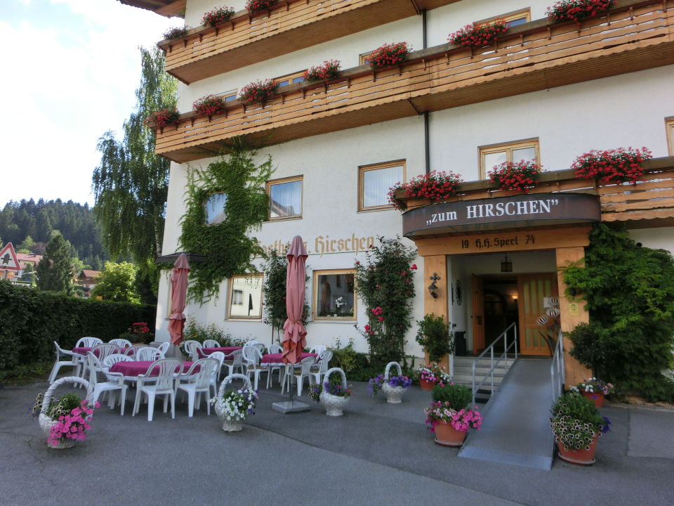 "Biergarten Und Eingang" Hotel Zum Hirschen (Lam) • HolidayCheck ...