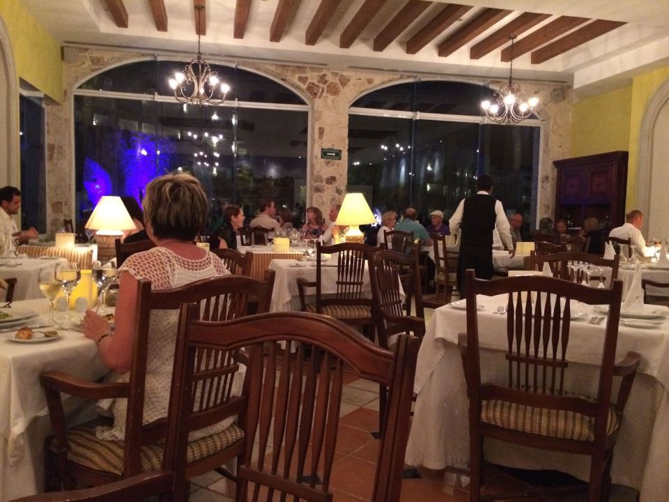 hilton playa del carmen restaurant dress code