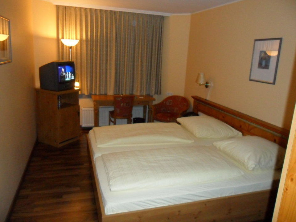 Blick Zum Fenster Hotel Gasthof Zur Post Pasing Holidaycheck Bayern Deutschland