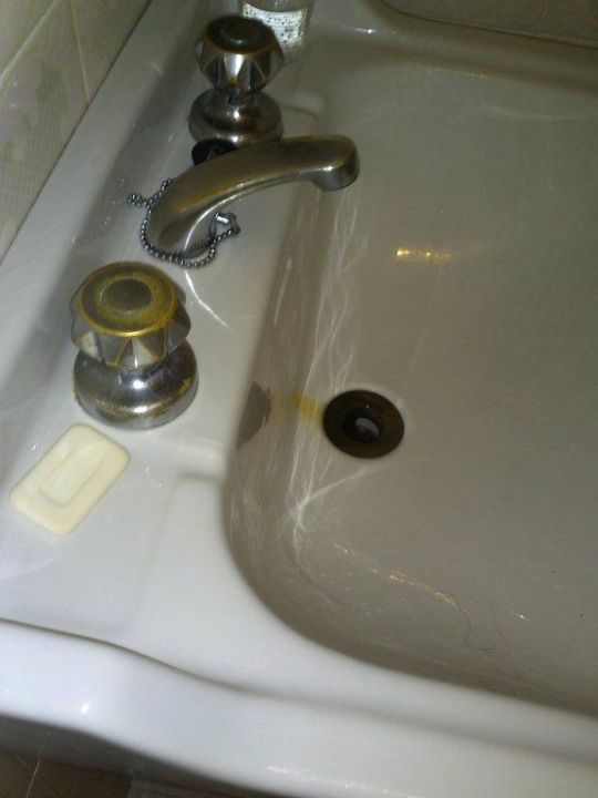 "Waschbecken mit Rost und uralten Armaturen" Hotel Moderno (Jesolo