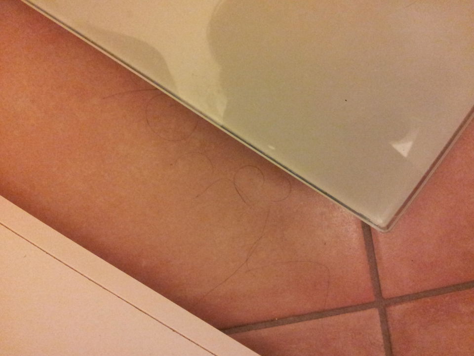 "Fußboden im Badezimmer direkt nach der Reinigung" Alpenhotel