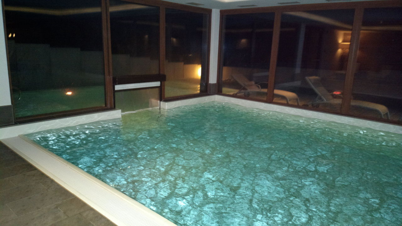 "Pool mit Blick nach draußen" Naturhotel die Waldruhe (Chienes / Kiens