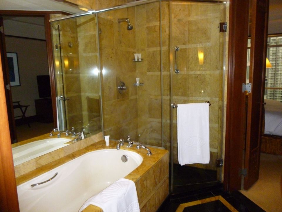 "Badezimmer" Hotel Mandarin Oriental (Kuala Lumpur) • HolidayCheck
